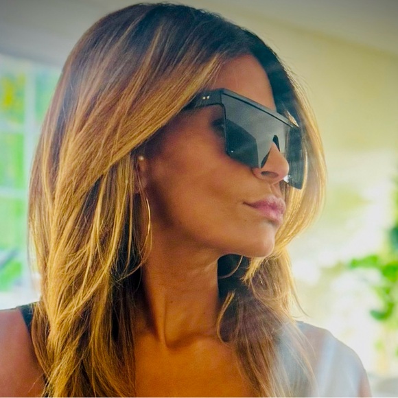 Meet your Posher, Mimi - Picture 1 of 1